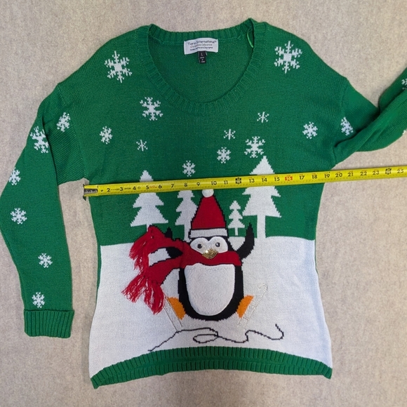FUN & Festive Holiday Skating Penguin Knit Sweater -Tiara International Sz Large - Picture 4 of 9